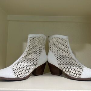 Elegant White Ankle Boots
